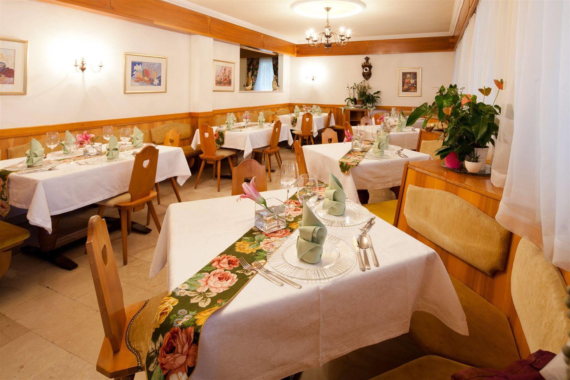 Hotel Aster Merano Bagian luar foto