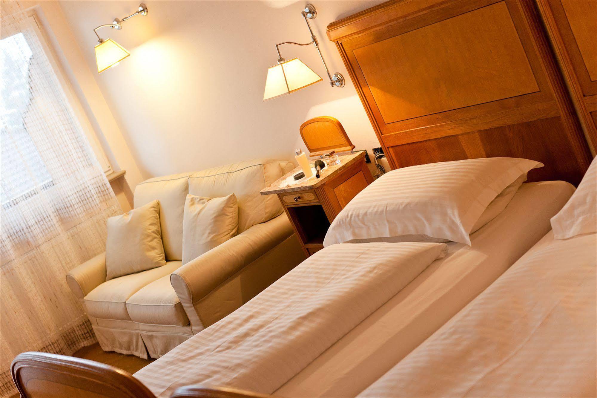 Hotel Aster Merano Bagian luar foto