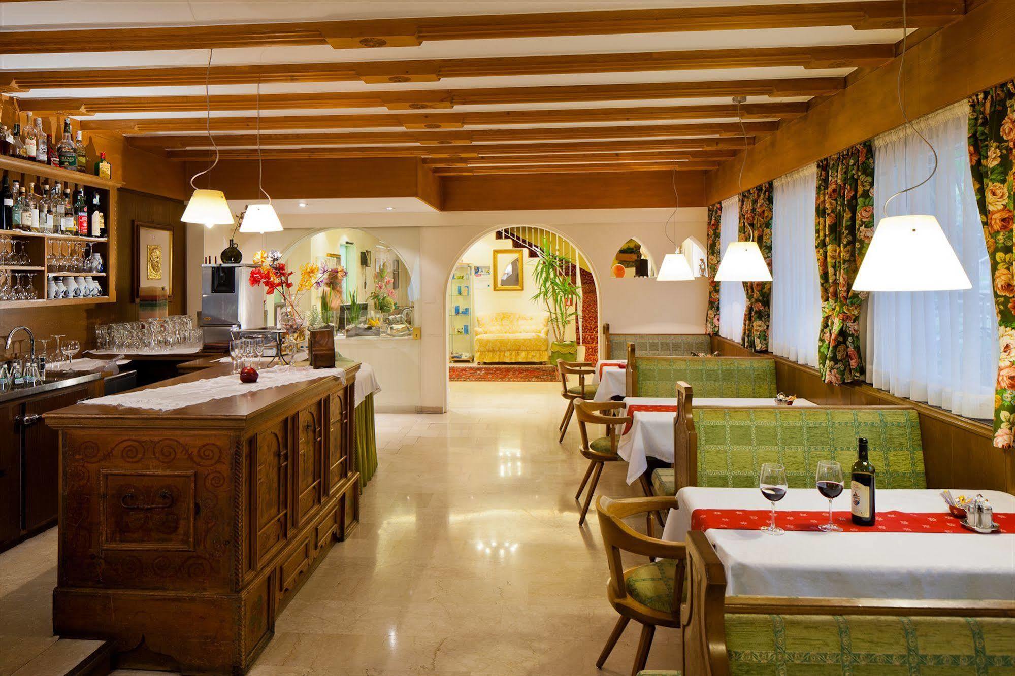 Hotel Aster Merano Bagian luar foto