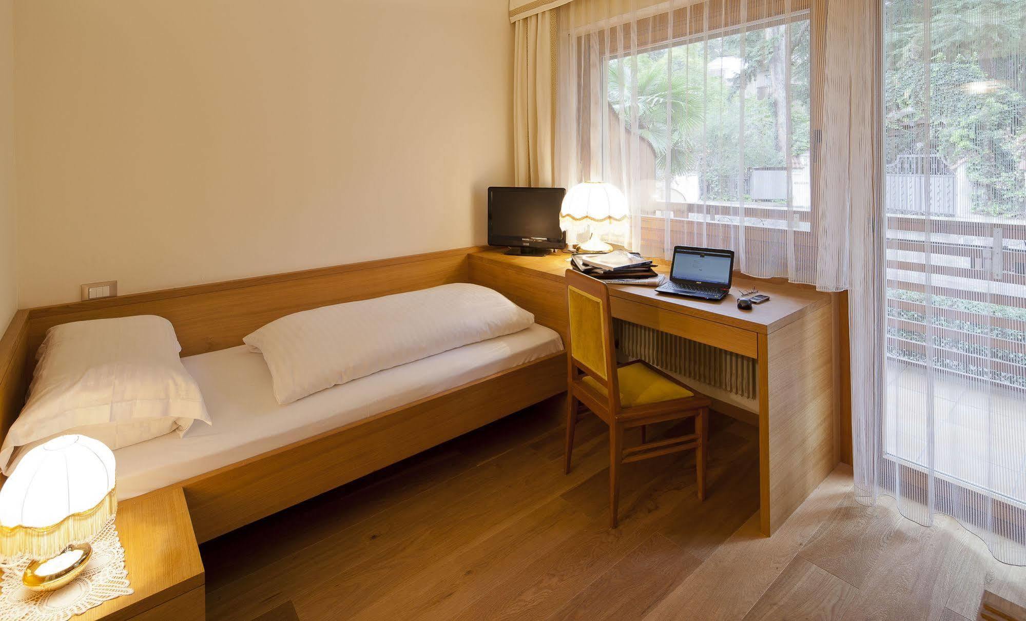 Hotel Aster Merano Bagian luar foto