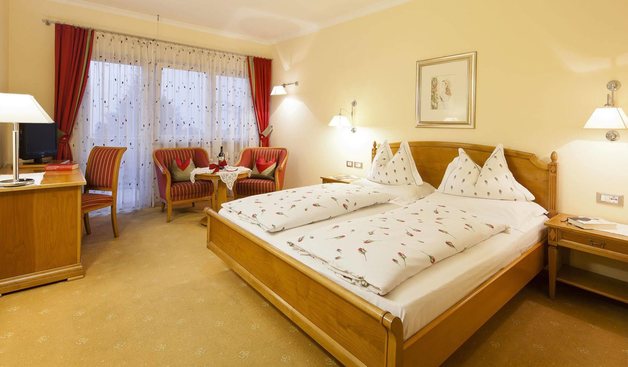 Hotel Aster Merano Bagian luar foto